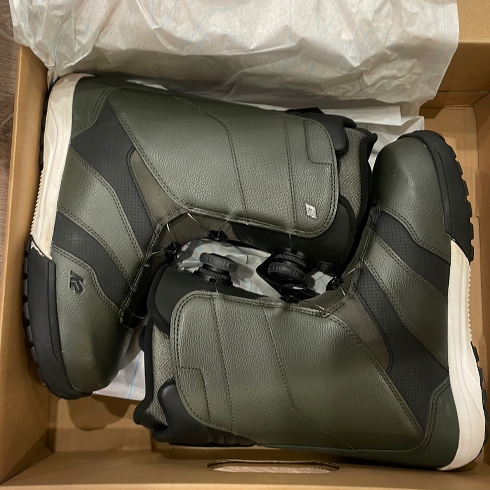K2 mens Lewiston Mens Snowboard boots never warn NWT size 8.5
